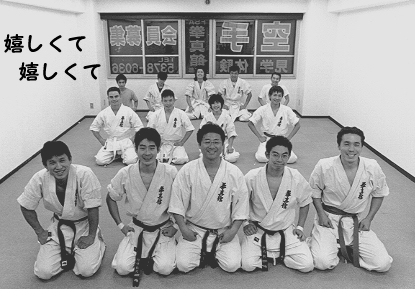 �{������J��